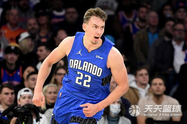 兰球迷期待 兰球迷期待